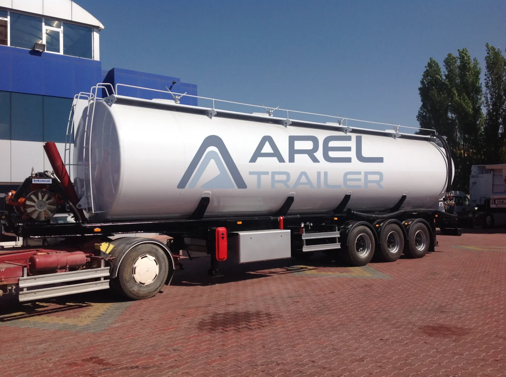 TIPPING BULK SILO TRAILER